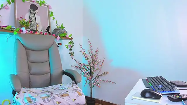 Chanelll Taylorr  online show from 02/02/26, 12:59