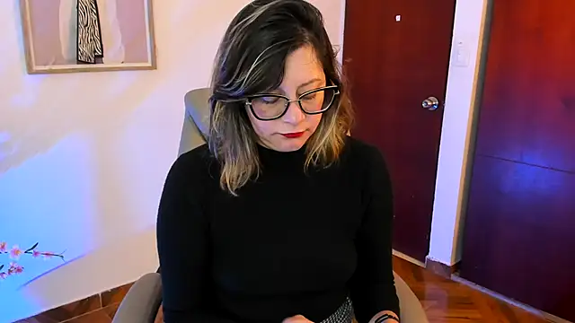 Chanelll Taylorr  online show from 11/12/25, 09:24