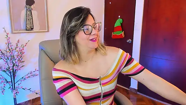 Chanelll Taylorr  online show from 11/22/25, 10:36