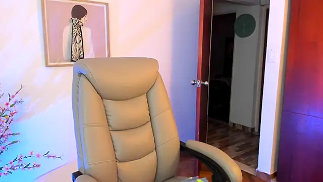 Chanelll Taylorr  online show from 11/09/25, 11:03