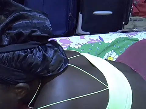 Snapshot of Adaline-Paris chatting on 12/21/25, 09:00 Adaline-Paris online show from 12/21/25, 09:00