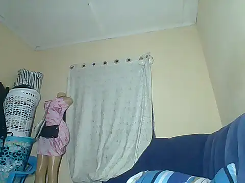 awino001 online show from 12/17/25, 09:53