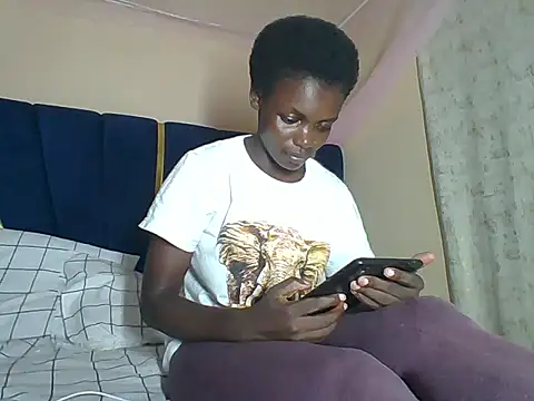 awino001 online show from 10/24/25, 08:19