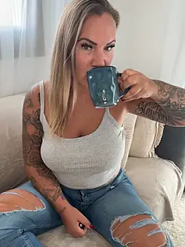 Kira Knight20 online show from 05/17/26, 01:11