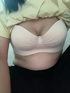 Snapshot of Milk_Mom99 chatting on 02/06/26, 06:42 Milk Mom99 online show from 02/06/26, 06:42