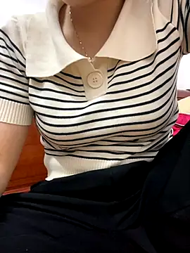 Snapshot of Milk_Mom99 chatting on 11/01/25, 04:52 Milk Mom99 online show from 11/01/25, 04:52