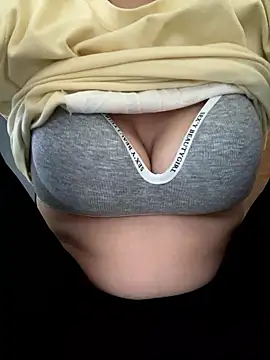 Snapshot of Milk_Mom99 chatting on 01/16/26, 06:06 Milk Mom99 online show from 01/16/26, 06:06