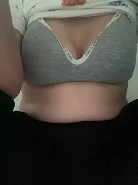 Snapshot of Milk_Mom99 chatting on 04/01/26, 08:04 Milk Mom99 online show from 04/01/26, 08:04