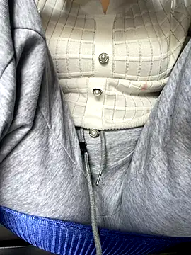 Snapshot of Milk_Mom99 chatting on 11/26/25, 01:38 Milk Mom99 online show from 11/26/25, 01:38