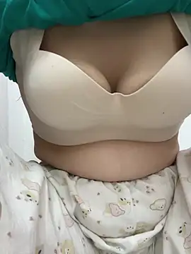 Snapshot of Milk_Mom99 chatting on 03/28/26, 07:42 Milk Mom99 online show from 03/28/26, 07:42