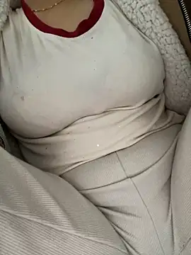 Snapshot of Milk_Mom99 chatting on 11/13/25, 02:37 Milk Mom99 online show from 11/13/25, 02:37