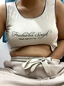 Snapshot of Milk_Mom99 chatting on 11/14/25, 06:39 Milk Mom99 online show from 11/14/25, 06:39