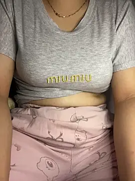 Snapshot of Milk_Mom99 chatting on 12/19/25, 05:26 Milk Mom99 online show from 12/19/25, 05:26