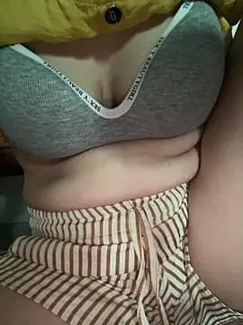 Snapshot of Milk_Mom99 chatting on 03/18/26, 07:00 Milk Mom99 online show from 03/18/26, 07:00