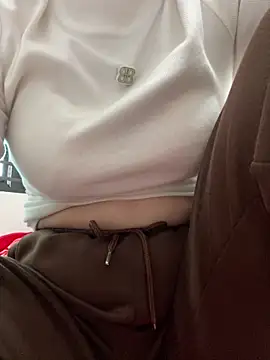 Snapshot of Milk_Mom99 chatting on 02/12/26, 08:14 Milk Mom99 online show from 02/12/26, 08:14