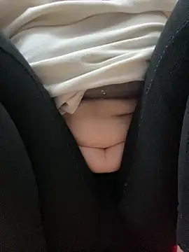 Snapshot of Milk_Mom99 chatting on 12/17/25, 01:10 Milk Mom99 online show from 12/17/25, 01:10