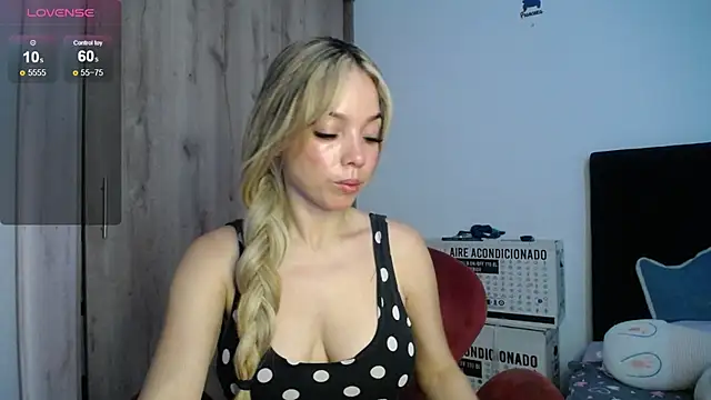 Snapshot of nakary00 chatting on 02/26/25, 01:43 nakary00 online show from 02/26/25, 01:43