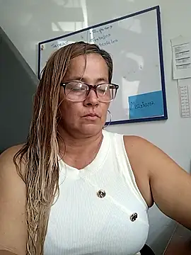 Snapshot of natally_ross21 chatting on 06/11/26, 02:14 natally ross21 online show from 06/11/26, 02:14