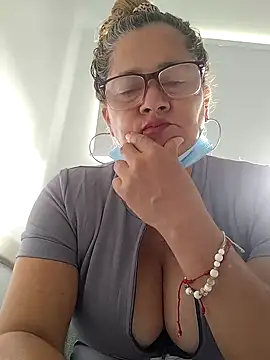 Snapshot of natally_ross21 chatting on 05/31/26, 02:01 natally ross21 online show from 05/31/26, 02:01