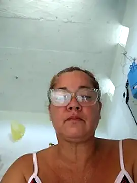 Snapshot of natally_ross21 chatting on 04/25/26, 11:24 natally ross21 online show from 04/25/26, 11:24