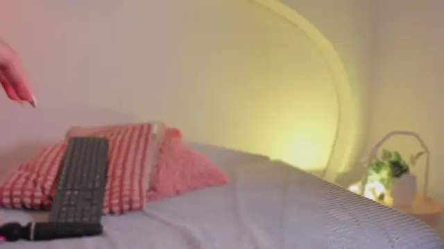 katiepeach  online show from 03/24/26, 12:16