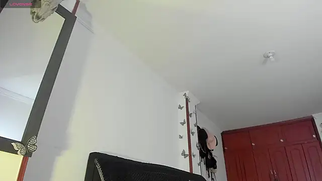 Snapshot of Fiore_Sanz_ chatting on 02/04/25, 04:15 Fiore Sanz online show from 02/04/25, 04:15