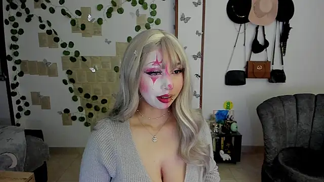 Snapshot of Fiore_Sanz_ chatting on 10/04/25, 03:08 Fiore Sanz online show from 10/04/25, 03:08