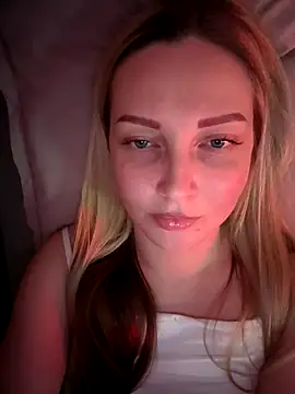 Snapshot of Aleksandrakis chatting on 12/20/25, 02:42 Aleksandrakis online show from 12/20/25, 02:42