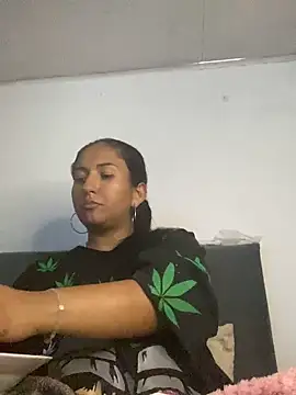 Snapshot of luna_asss chatting on 10/23/25, 10:19 luna asss online show from 10/23/25, 10:19