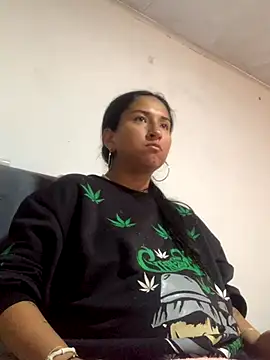 Snapshot of luna_asss chatting on 10/22/25, 03:44 luna asss online show from 10/22/25, 03:44