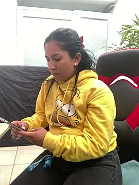 Snapshot of luna_asss chatting on 03/19/25, 05:28 luna asss online show from 03/19/25, 05:28