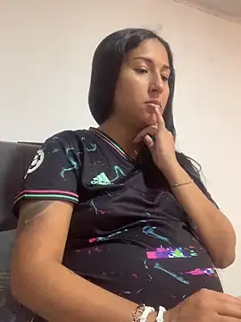 Snapshot of luna_asss chatting on 10/15/25, 03:42 luna asss online show from 10/15/25, 03:42