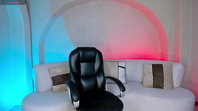 SamanthaKlein  online show from 10/29/25, 04:00