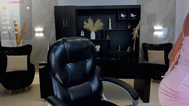 VictoriaMilan  online show from 03/05/25, 09:37