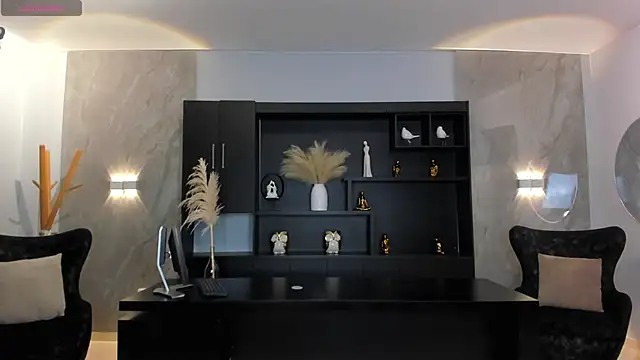 VictoriaMilan  online show from 03/04/25, 08:49