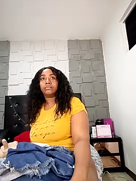 AmbarthSmiith2 online show from 02/20/26, 04:42