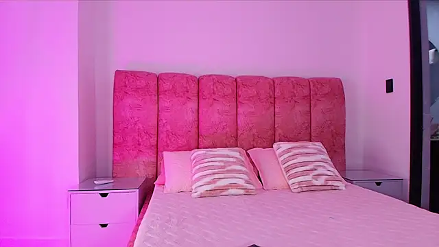 Snapshot of kendal_rossi chatting on 11/18/25, 12:08 kendal rossi online show from 11/18/25, 12:08