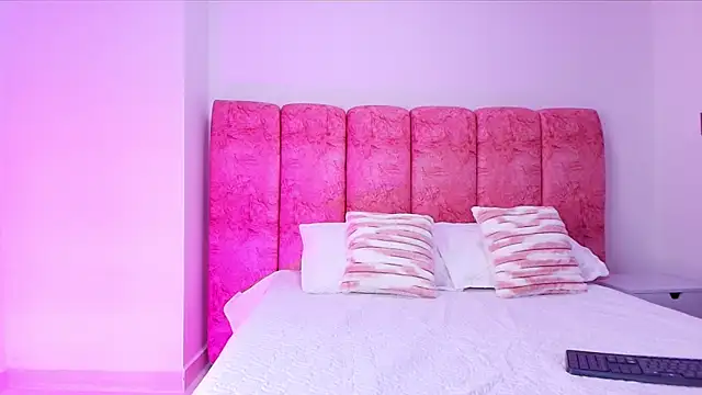 Snapshot of kendal_rossi chatting on 11/06/25, 12:09 kendal rossi online show from 11/06/25, 12:09