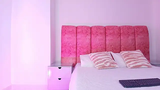 Snapshot of kendal_rossi chatting on 12/05/25, 12:04 kendal rossi online show from 12/05/25, 12:04