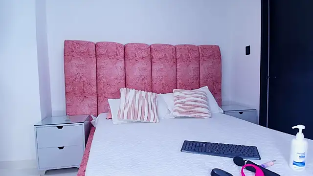 Snapshot of kendal_rossi chatting on 11/28/25, 12:16 kendal rossi online show from 11/28/25, 12:16