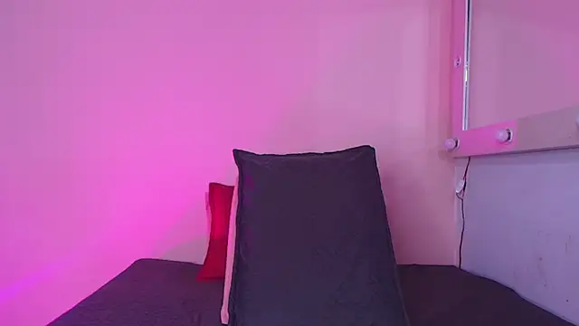 Snapshot of kendal_rossi chatting on 09/19/25, 12:09 kendal rossi online show from 09/19/25, 12:09