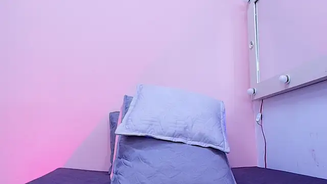 Snapshot of kendal_rossi chatting on 09/14/25, 12:05 kendal rossi online show from 09/14/25, 12:05