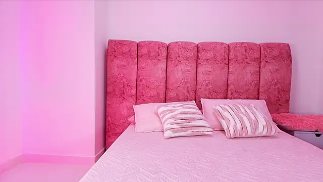 Snapshot of kendal_rossi chatting on 11/09/25, 12:20 kendal rossi online show from 11/09/25, 12:20