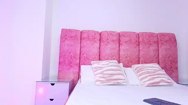 Snapshot of kendal_rossi chatting on 11/22/25, 12:15 kendal rossi online show from 11/22/25, 12:15