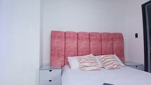 Snapshot of kendal_rossi chatting on 12/16/25, 11:58 kendal rossi online show from 12/16/25, 11:58