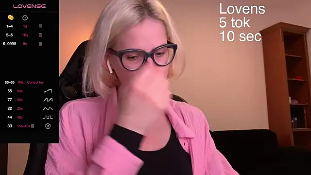 Snapshot of Sexy_Sweets chatting on 10/02/25, 08:01 Sexy Sweets online show from 10/02/25, 08:01