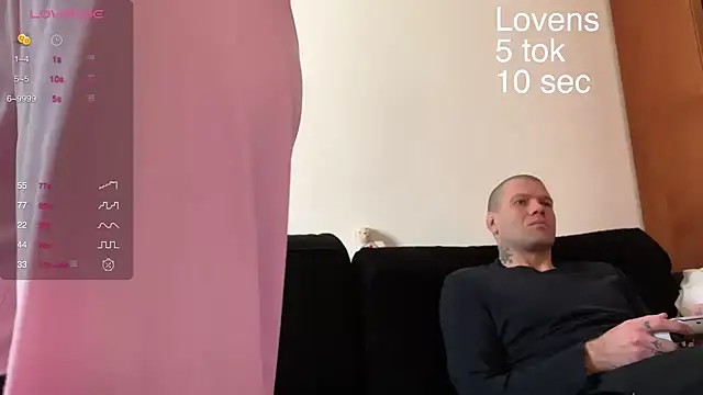 Snapshot of Sexy_Sweets chatting on 10/17/25, 08:06 Sexy Sweets online show from 10/17/25, 08:06