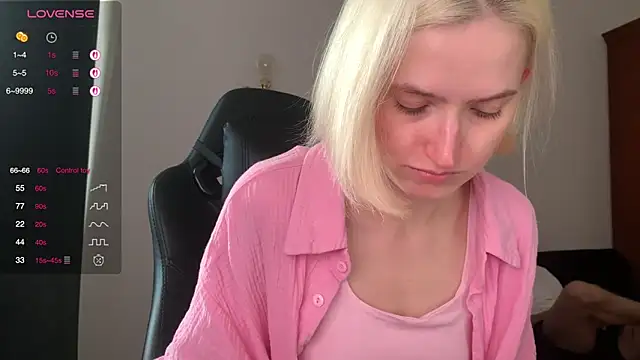 Snapshot of Sexy_Sweets chatting on 09/20/25, 11:48 Sexy Sweets online show from 09/20/25, 11:48