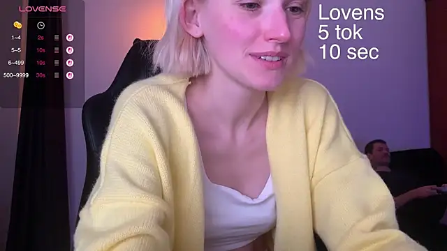 Snapshot of Sexy_Sweets chatting on 09/13/25, 10:21 Sexy Sweets online show from 09/13/25, 10:21
