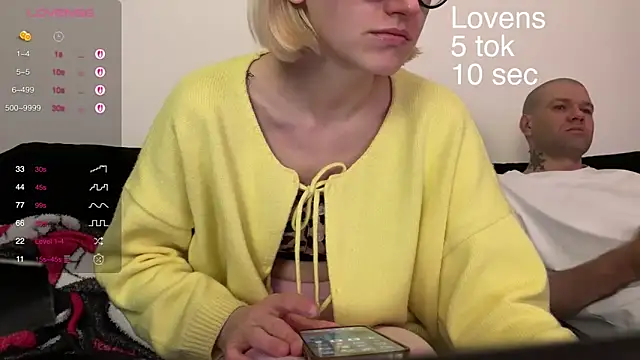 Snapshot of Sexy_Sweets chatting on 10/14/25, 02:50 Sexy Sweets online show from 10/14/25, 02:50